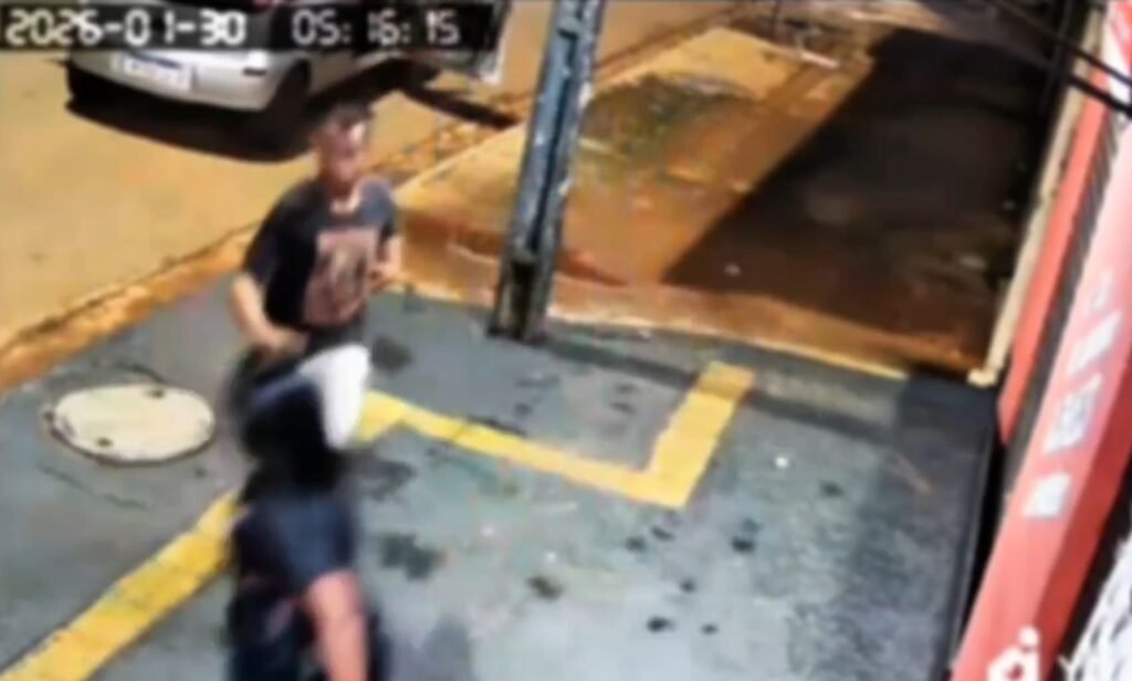 Ladrão comete assalto e acaba baleado pela Rotam ; vídeo