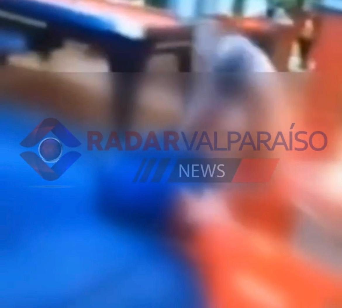 BOA DE PORRADA ; Mulher nocauteia homem que estava em bar tomando uma no DF