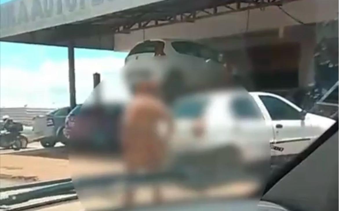 Completamente Nua, mulher em surto é flagrada caminhando próximo á colégio militar em Valparaíso