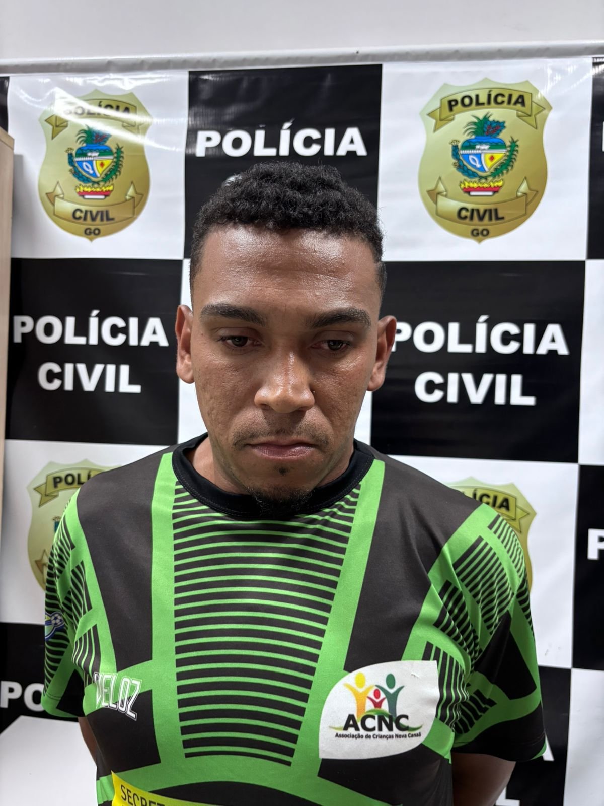 Quem é professor de futebol que pedia fotos íntimas a aluno de 13 anos. Veja vídeo