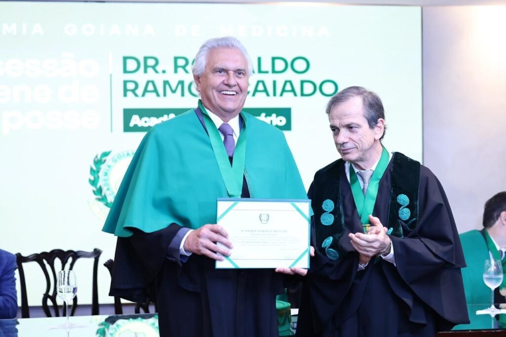Caiado é empossado como acadêmico honorário na Academia Goiana de Medicina