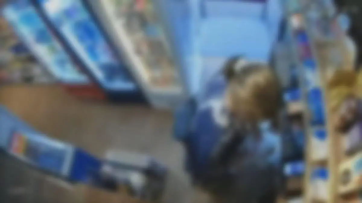 Vídeo mostra momento que delegada aposentada comete furto; Veja