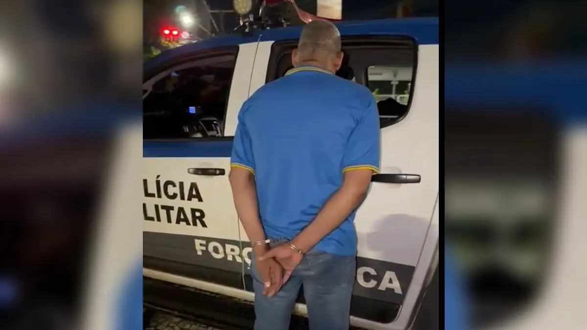 Gerente dos correios é fragrado furtando celulares de Mochila em centro de Distribuição