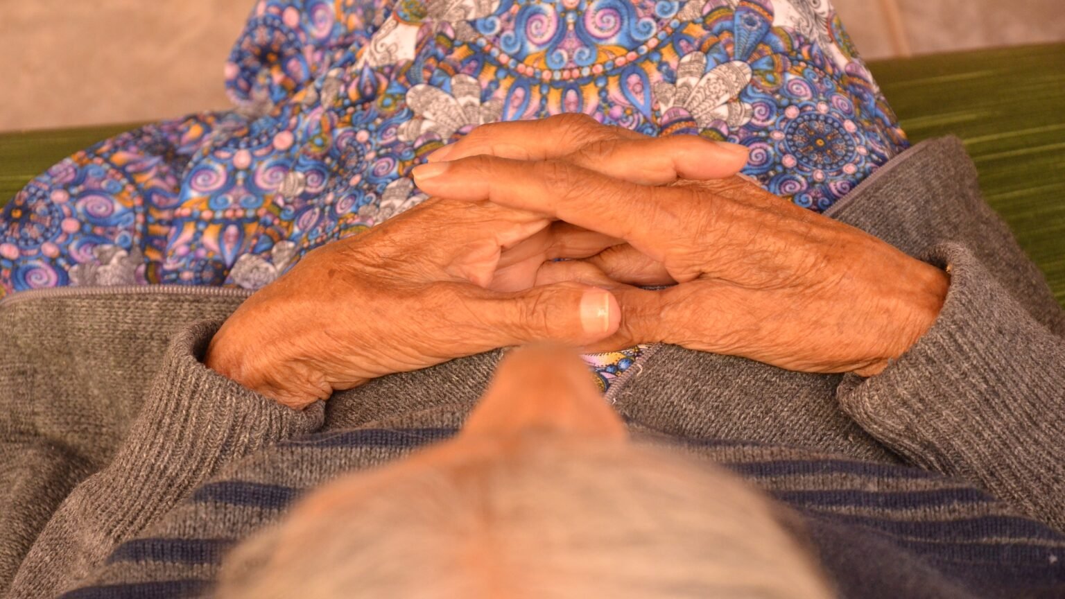 Defensoria Pública garante que filhos contribuam com cuidados de idosa com Alzheimer em Valparaíso de Goiás