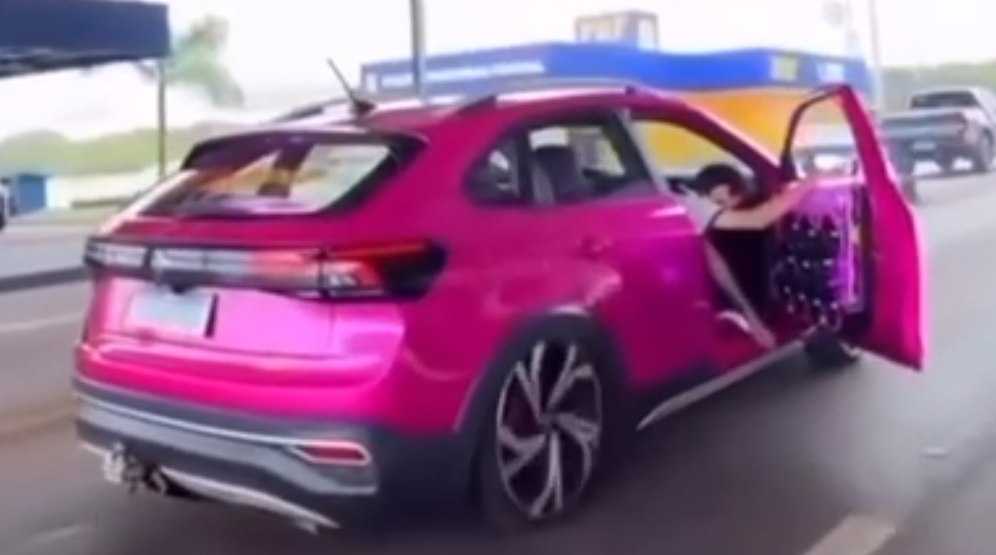 Desafio : Influencer pega carro socado no chão e cheio de som e passa truvando pela PRF e acaba com carro apreendido