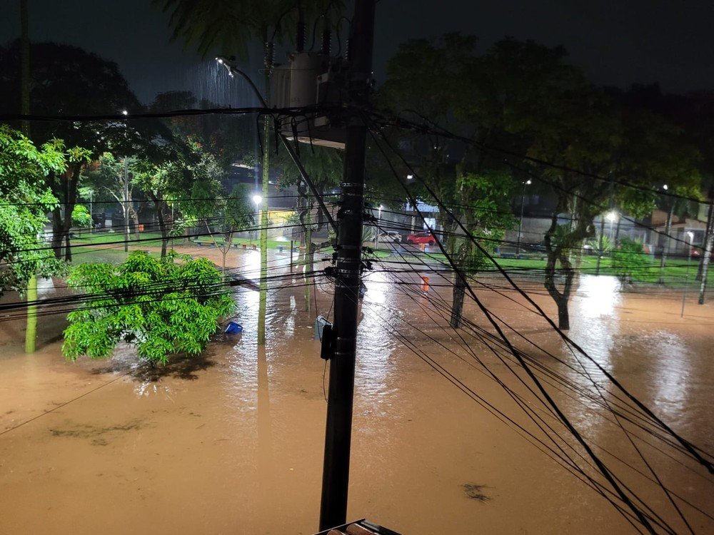Chuva castiga cidade mineira de Juiz de fora e deixa 14 mortos