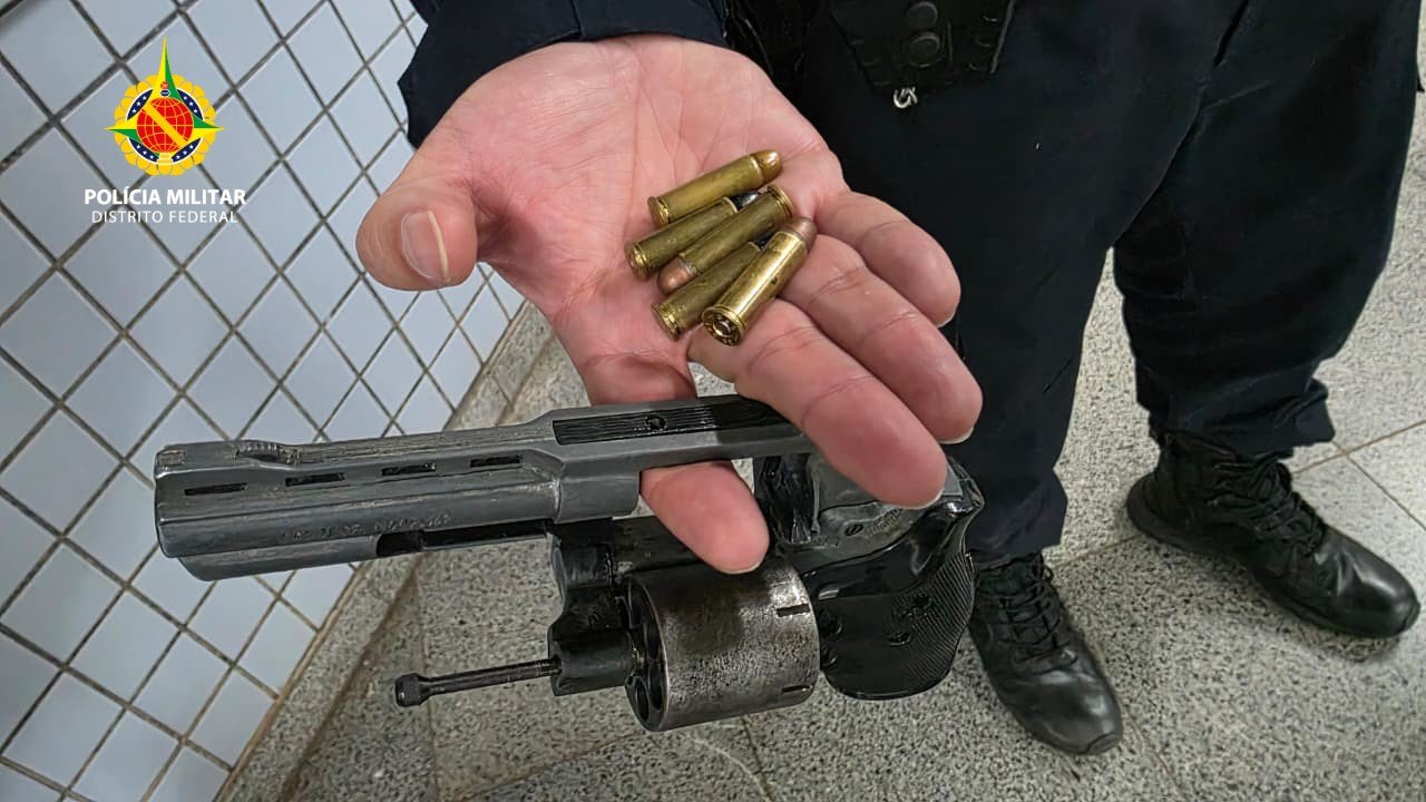 Morador de valparaíso é preso tentando entrar armado no carnaval do DF