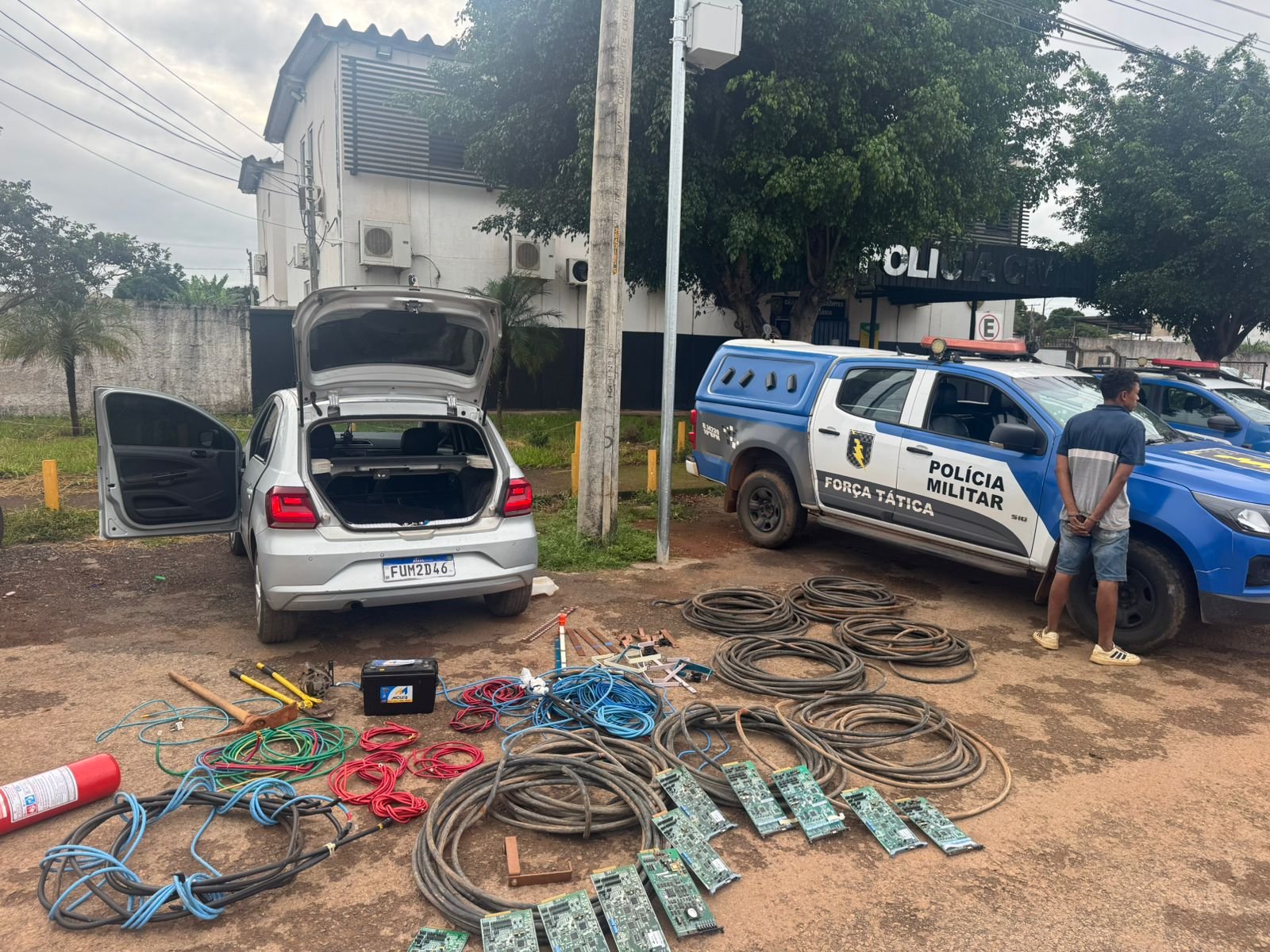Vídeo ; Ladrão especialista em furtar torre de telefonia móvel é preso em flagrante no J.INGÁ