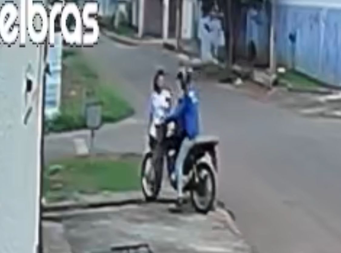 Vídeo ; Adoslescente é assaltada próximo de casa quando chegava da escola em Valparaíso