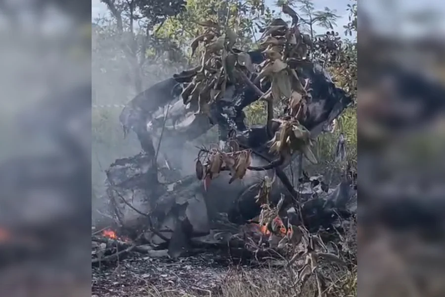 Veja oque sobrou do avião de pequeno porte que caiu na cidade de Formosa