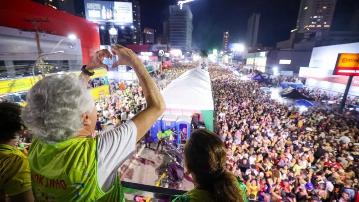 Caiado participa de pré-carnaval em Goiânia e destaca segurança em evento