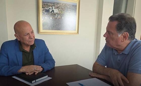 Sem espaço no PL, por motivo de escândalo envolvendo menores, professor Alcides e Marconi perilo se encontram