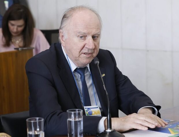 Prefeitos protestam em Brasília contra projetos que impactam R$ 260 bilhões