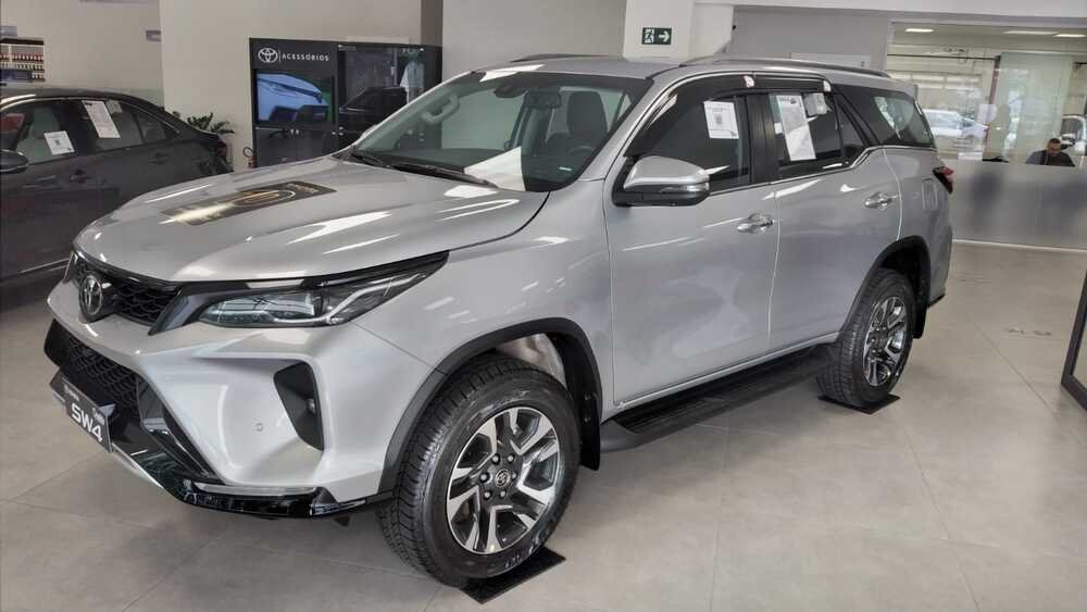 Câmara de Formosa banca vereadores com carros de luxo; veja