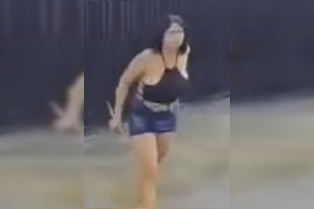 Mulher que esfaqueou a própria mãe no braço é procurada pela polícia