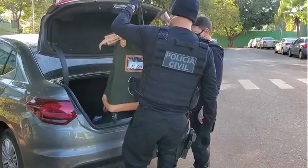 Jovem de 19 anos é preso por extorsão, invasão de dispositivo informático e armazenamento de cena de sexo de adolescente