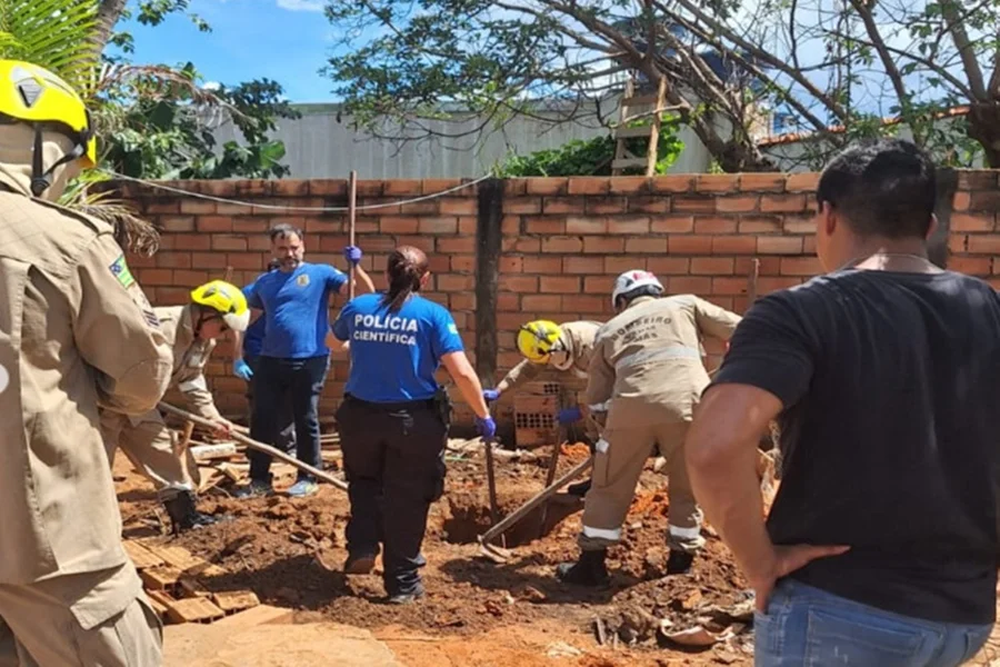 Acusado de ajudar comparsa enterrar corpo em quintal de casa, é preso pela polícia civil