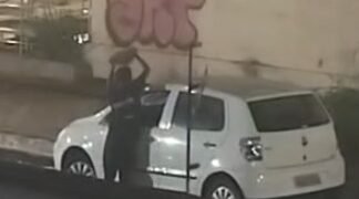 Surtado ; Vândalo que quebrou carro é detido pela polícia e levado á delegacia