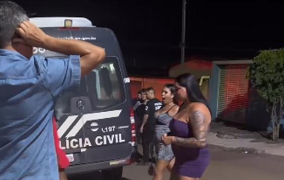 “Estão nos perseguindo”, afirma travesti após fechamento de casa de prostituição