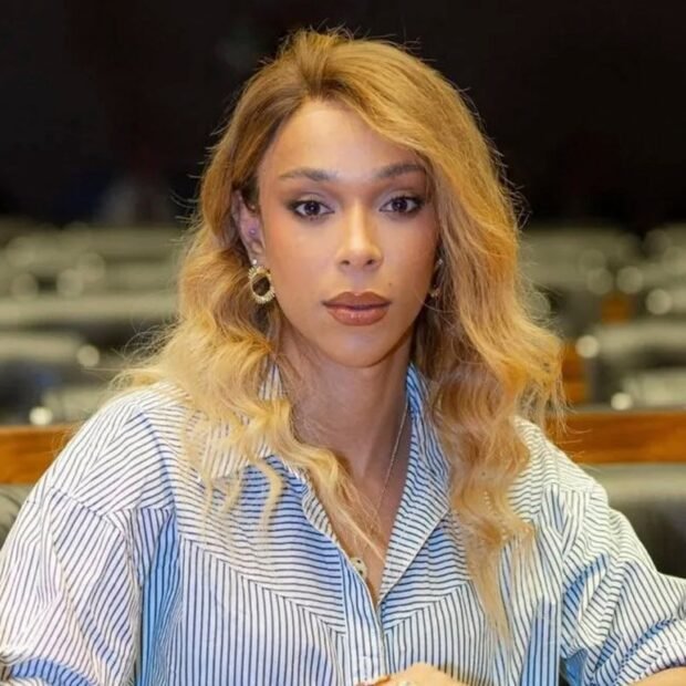 Primeira sessão da Comissão da Mulher com Erika Hilton não aprova nada e tem microfone cortado