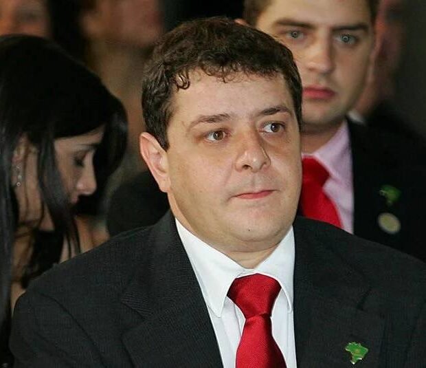 Lulinha admite a interlocutores que teve voo e hotel pagos pelo Careca do INSS em viagem a Portugal