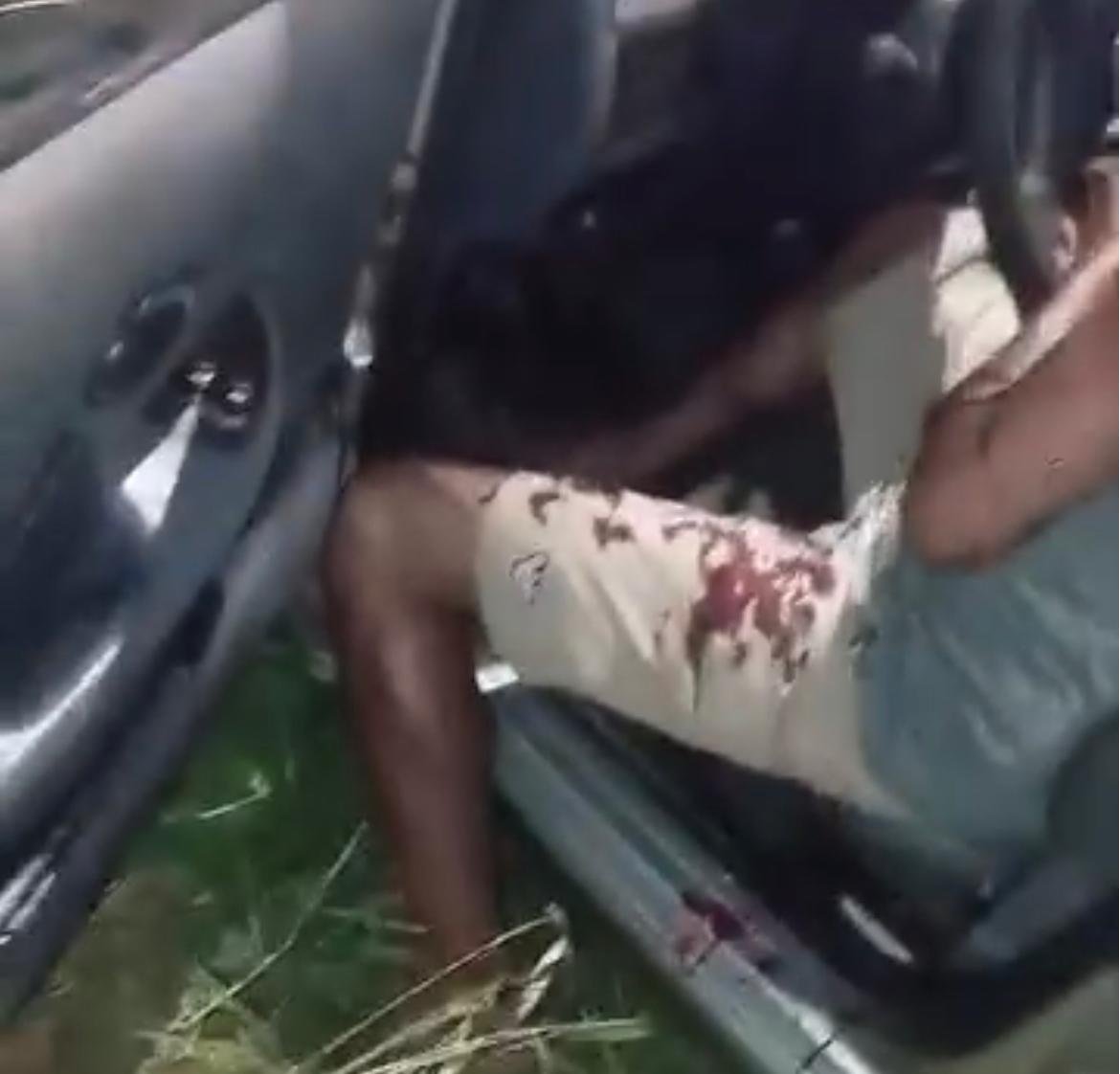 Motorista perde controle da direção de veículo e bate em poste em Valparaíso.