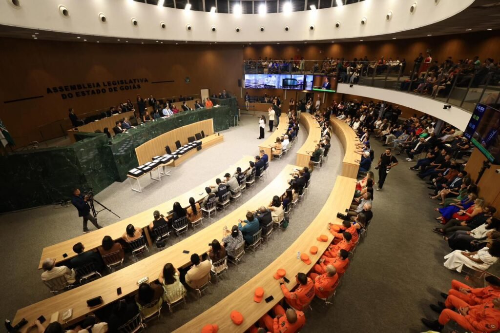 Gracinha Caiado destaca atuação de servidores no Goiás Social em sessão de homenagem na Alego