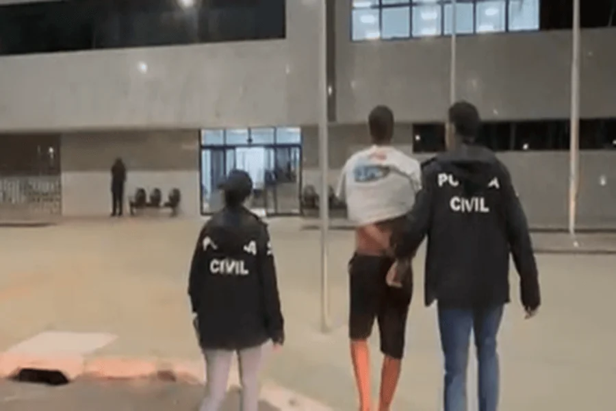 Mãe “vende” a virgindade de filha adolescente por R$ 300 para amante