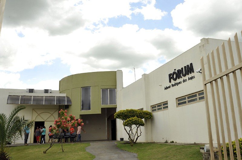 Homem vítima de ex-namorado consegue medida protetiva com base na Lei Maria da Penha