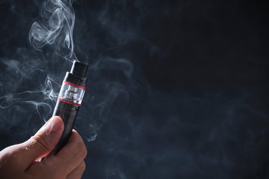 IBGE ; Pesquisa revela que entre 2019 e 2024 Menos alunos experimentaram sexo até 17 anos, mas consumo do vape explode