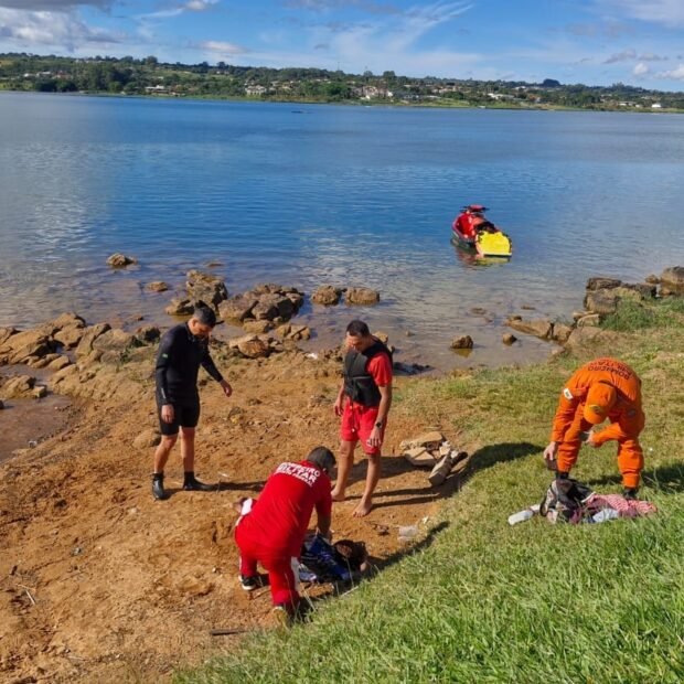 Jovem é resgatada após princípio de afogamento no Lago Paranoá