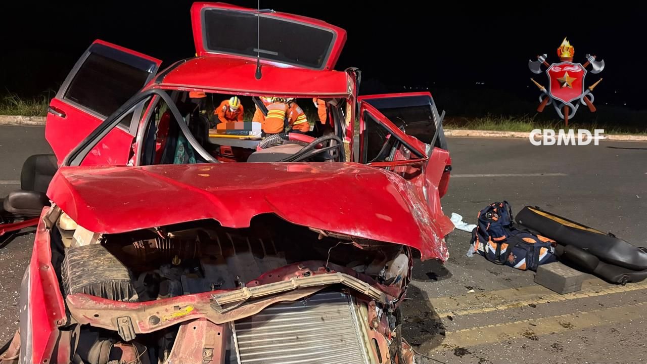 Motorista morre em acidente entre Uno e Hilux no Paranoá. Veja
