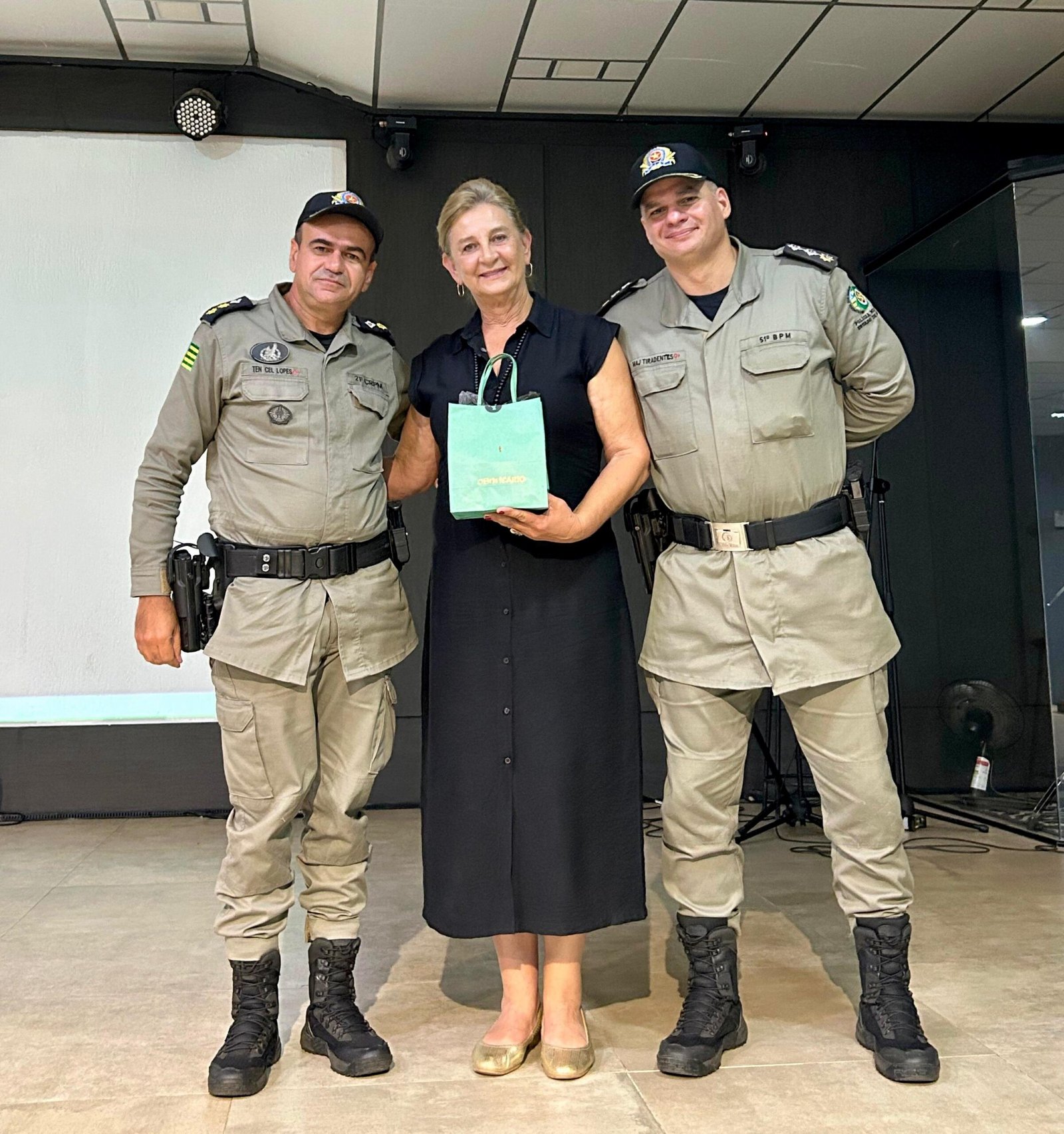 Dra. Zeli participa de formatura de tutores de segurança em São Miguel do Araguaia e recebe homenagem do major Tiradentes
