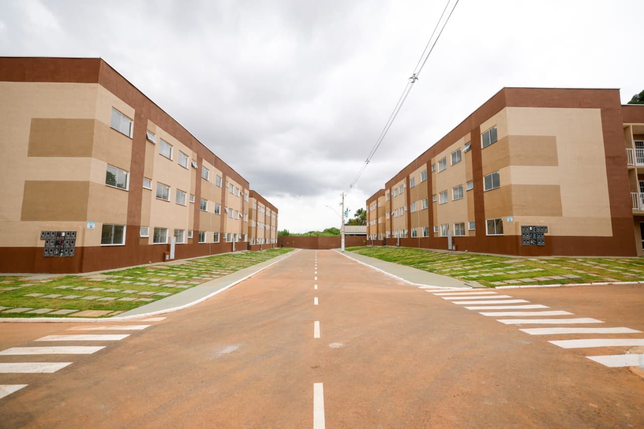 “É uma virada de chave na vida das pessoas”, diz Daniel Vilela ao entregar 324 moradias em Valparaíso de Goiás