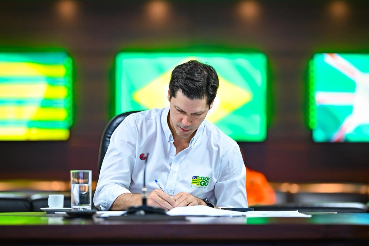 Daniel Vilela assina acordo que viabiliza expansão da Shopee em Goiás