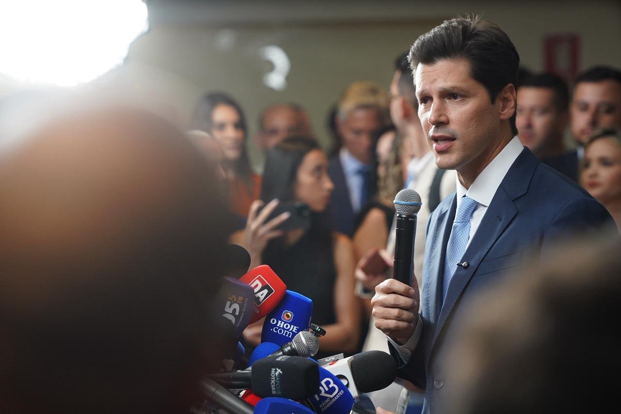 Daniel Vilela assina adesão e Goiás passa a subsidiar diesel com R$ 0,60 por litro