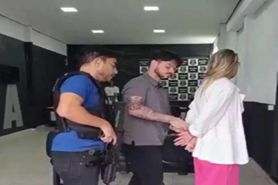 Vídeo ; Advogada é detida dentro de escritório e levada para Delegacia em Goiás