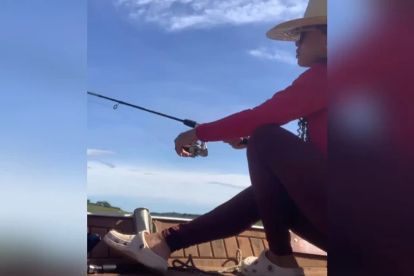 Jovem sai para pescaria na serra da mesa, cai no lago e desaparece, bombeiros fazem buscas