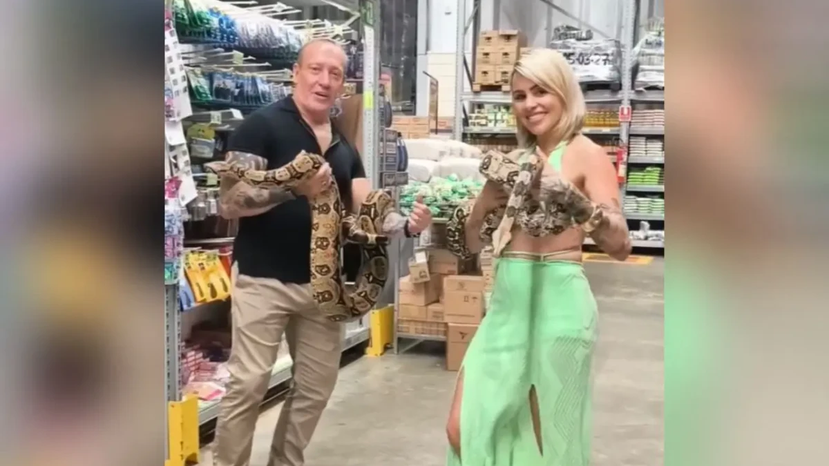 Casal é flagrado passeando com cobra de estimação em ruas de Caldas Novas