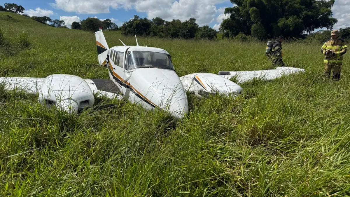 Avião com dois passageiros faz pouso de emergência em Trindade