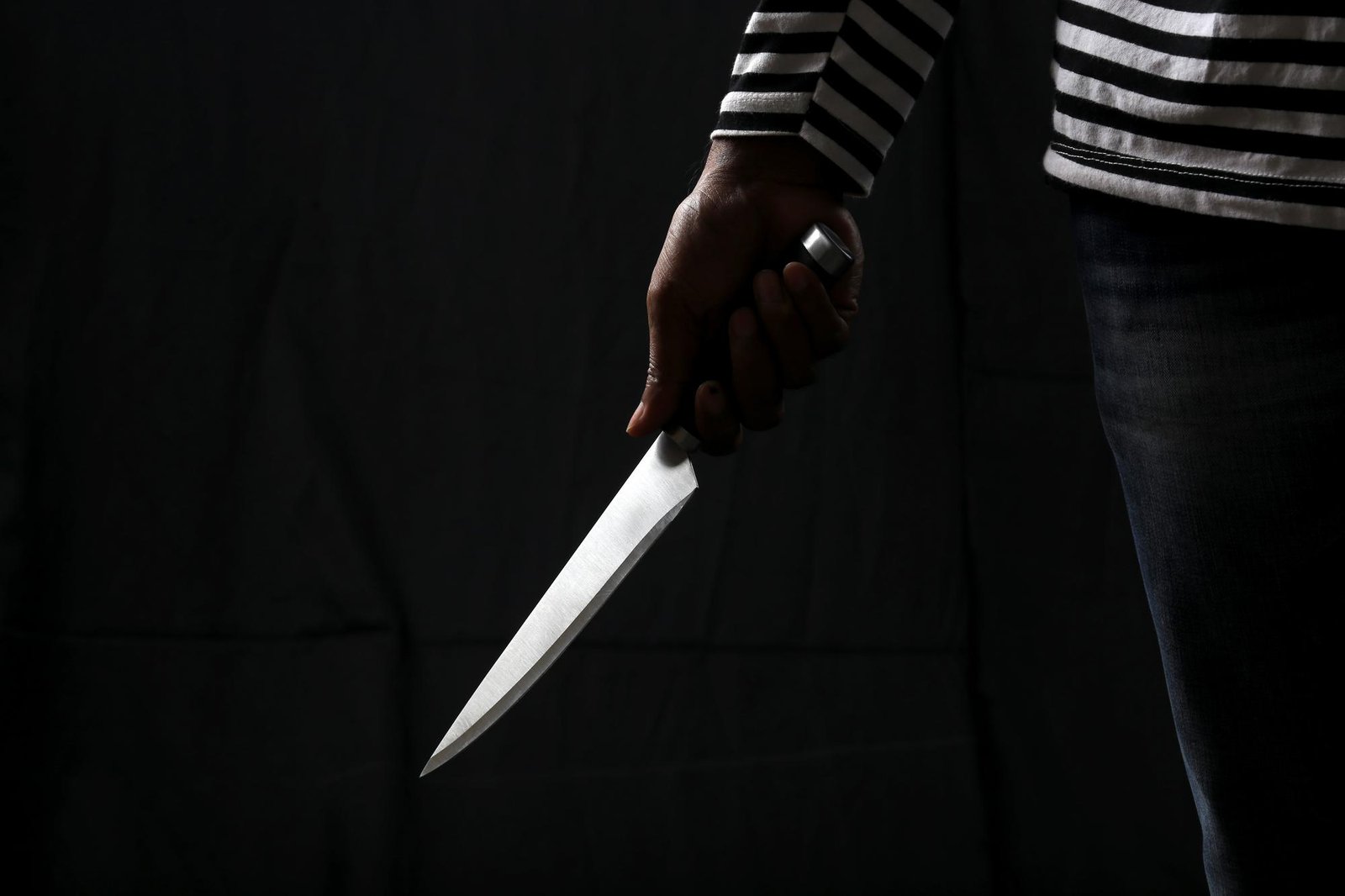 Depois de agredir companheira com cascudo e empurrão, homem vai dormir e acorda sendo esfaqueado em planaltina DF