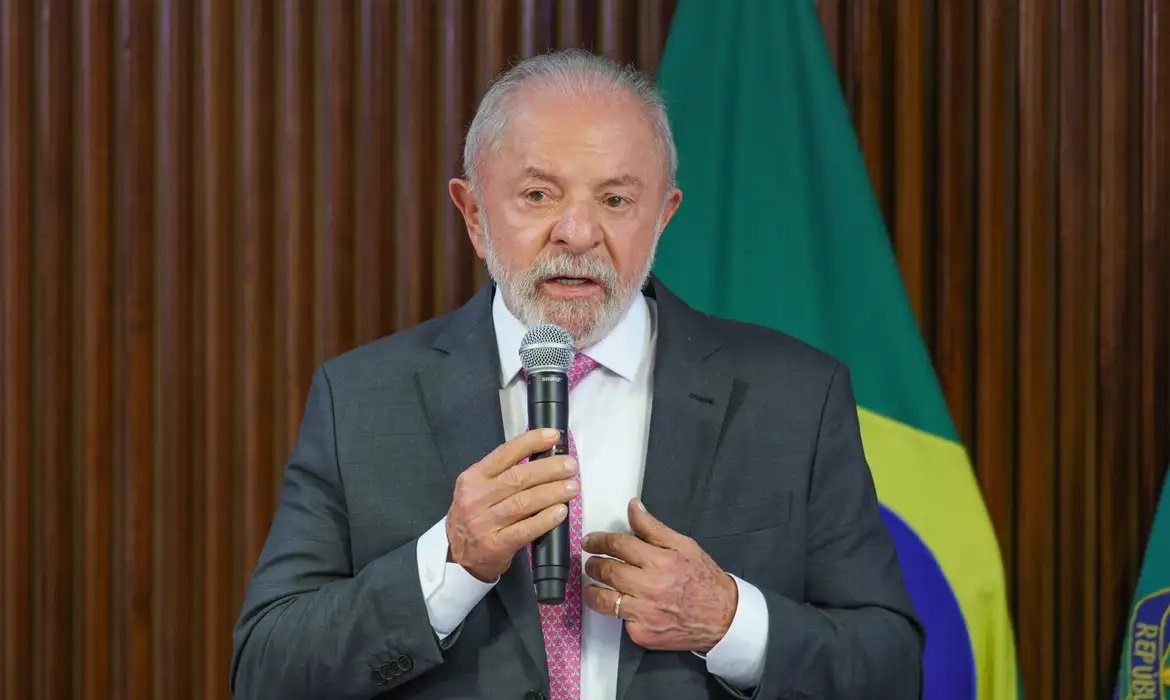 Lula diz que país não precisa de escolas cívico-militares