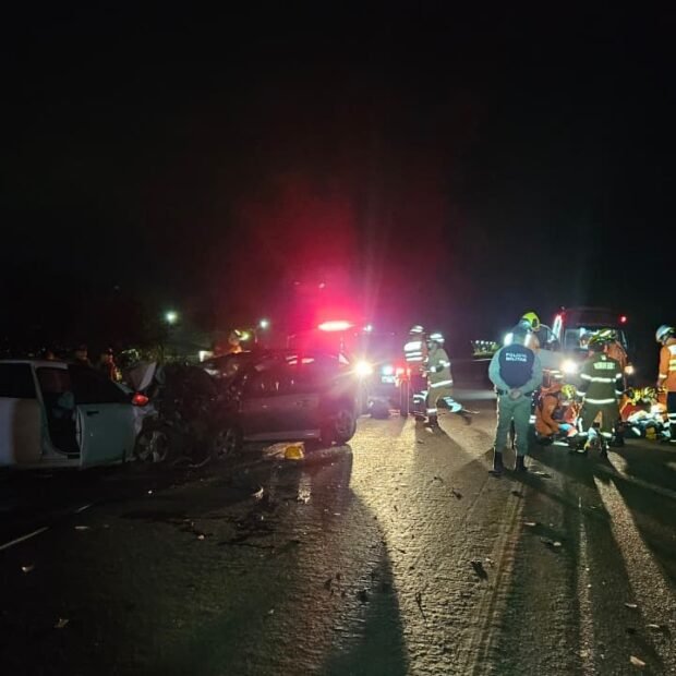 Três passageiros ficam gravemente feridos em acidente na BR-251