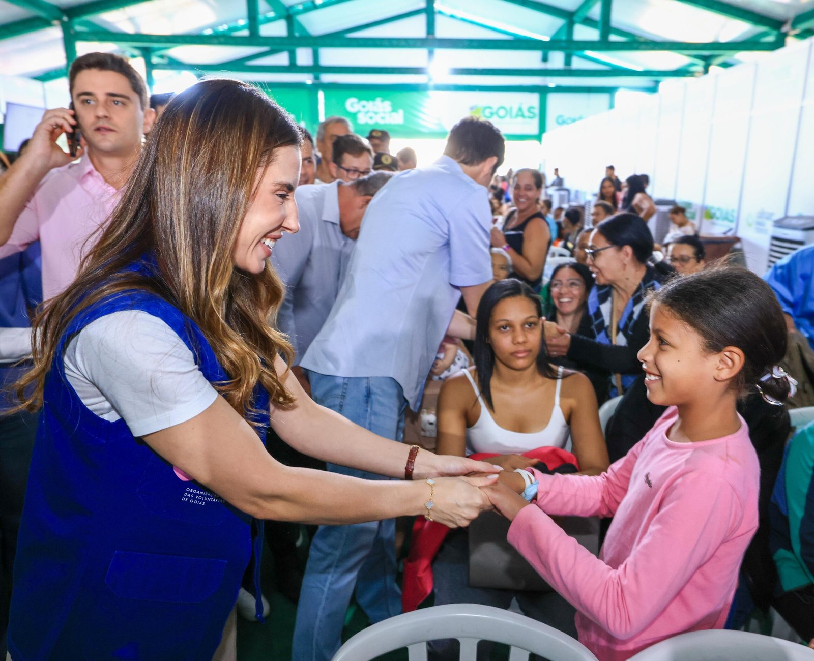 Daniel Vilela e Iara abrem Goiás Social em Luziânia com entrega de mais de 2,3 mil cartões