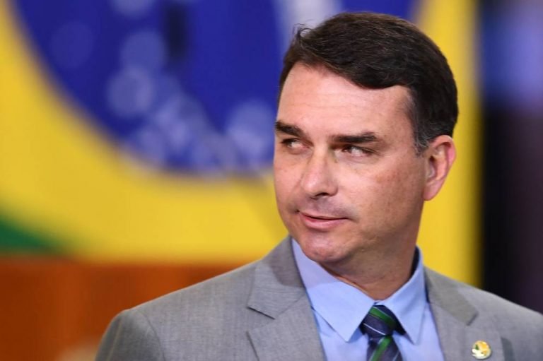 Governo Lula tenta ligar Master a Flávio após ação contra Ciro Nogueira e prevê reação no Congresso