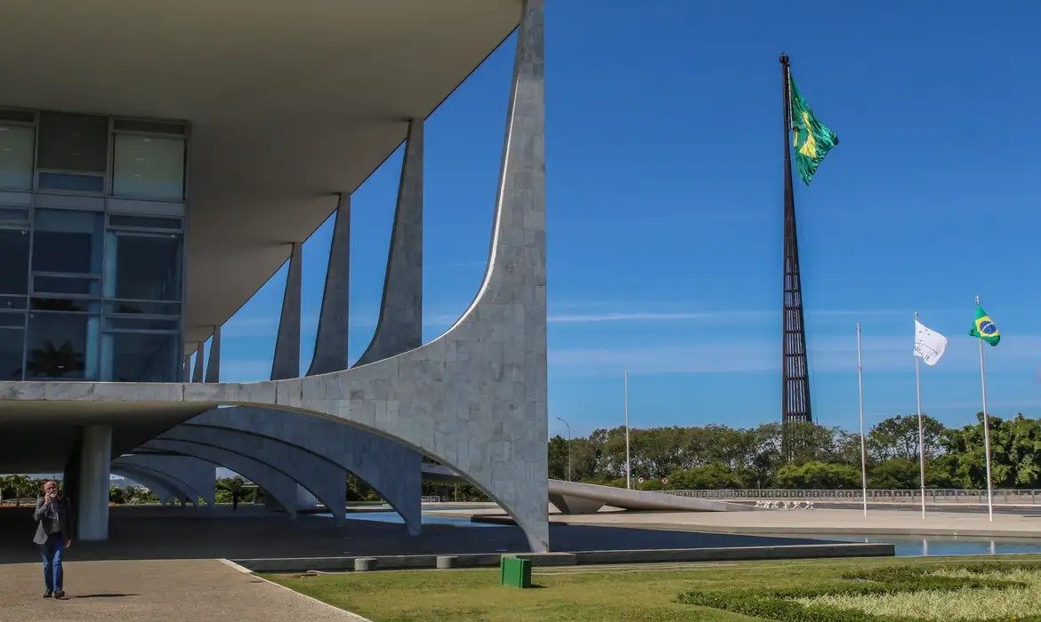 Planalto convoca reunião com ministros após Trump classificar PCC e CV como terroristas