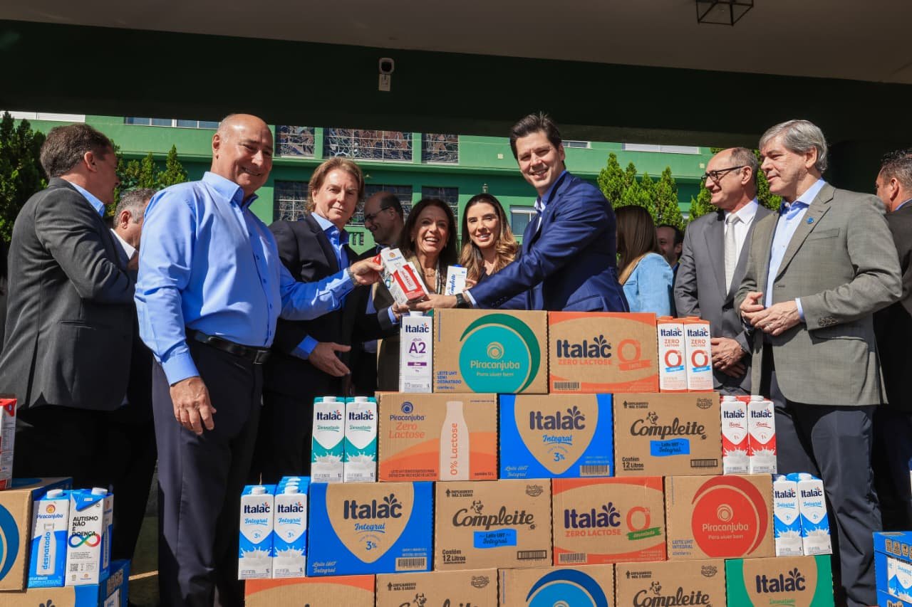 Governo de Goiás recebe doação de 61 mil litros de leite para distribuição a entidades sociais
