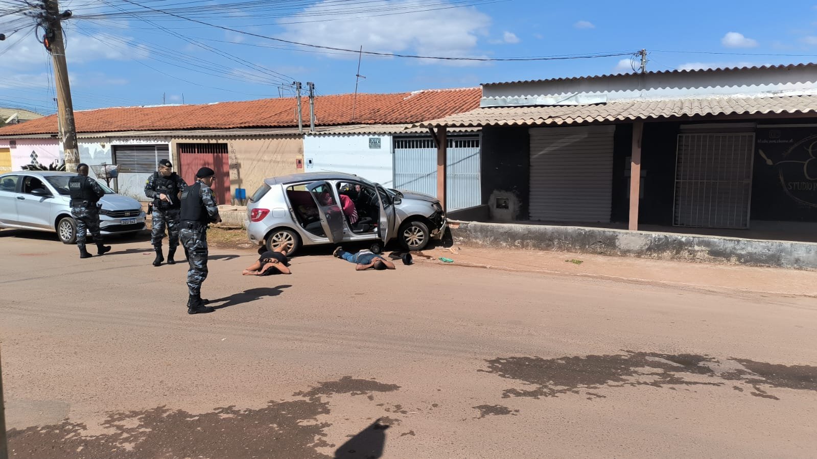 Trio acusado de cometer série de furtos no DF e Entorno são presos em Valparaíso.