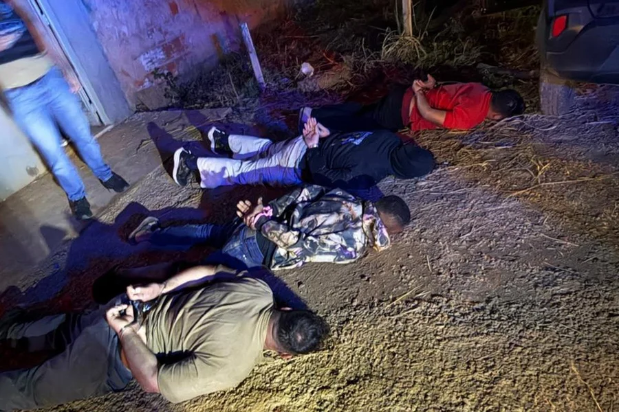 Criminosos que alugaram casa perto de distribuidora de combustível são presos