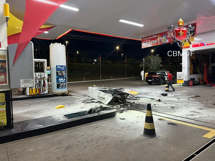 Motorista foge ao colidir e arrancar bomba de posto com caro no DF
